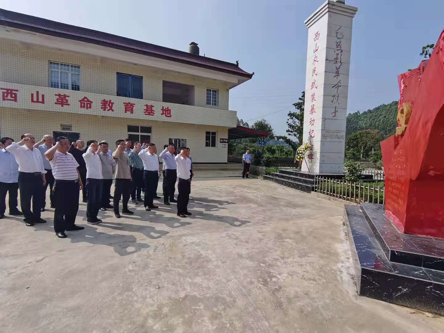 全体党员重温入党誓言.jpg